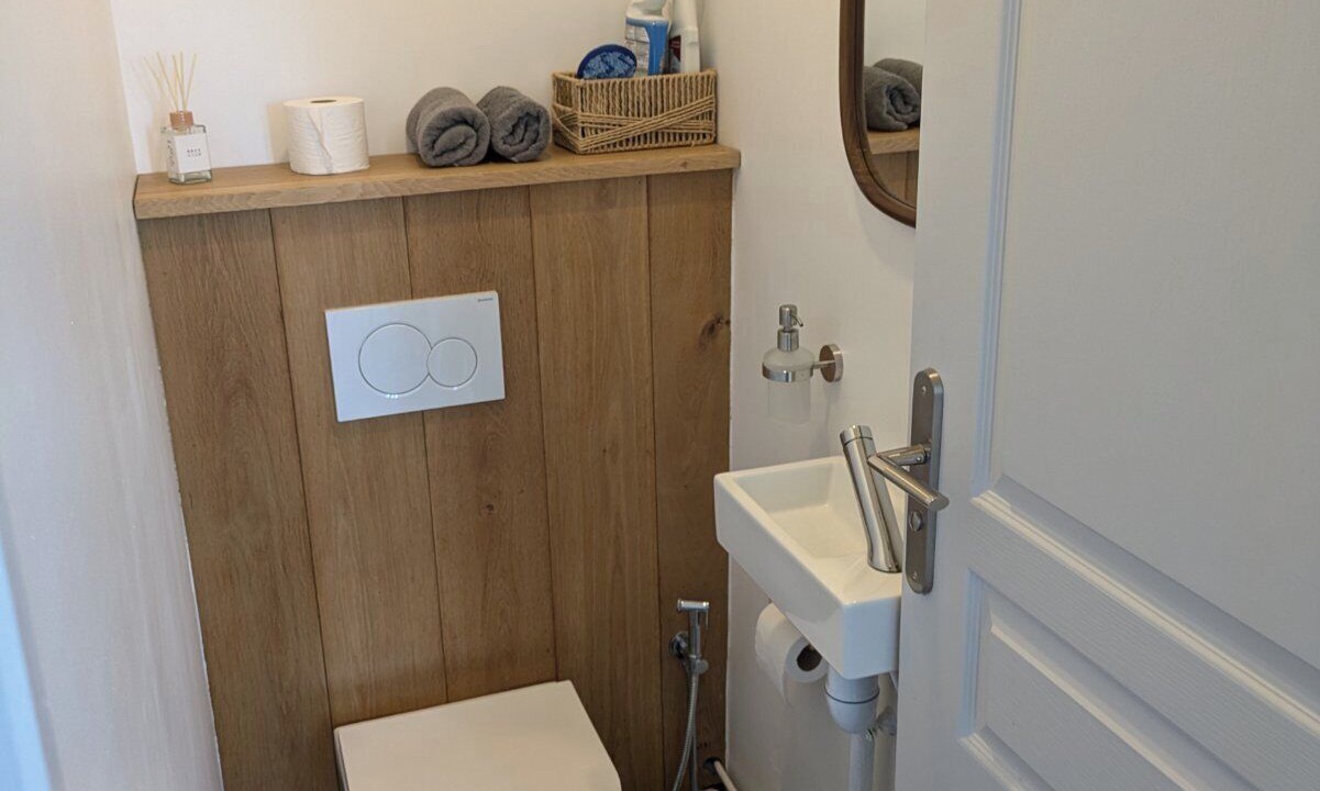 Photo of Bathroom in Lachapelle-sous-Gerberoy