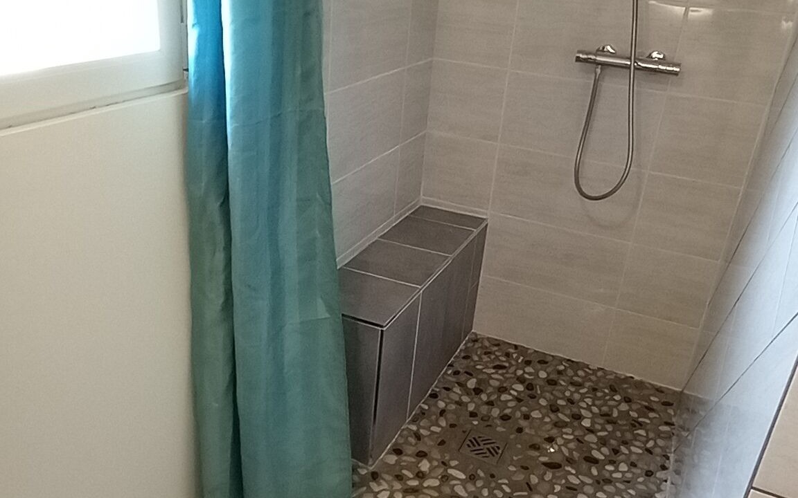 Photo of Bathroom in Lachapelle-sous-Gerberoy