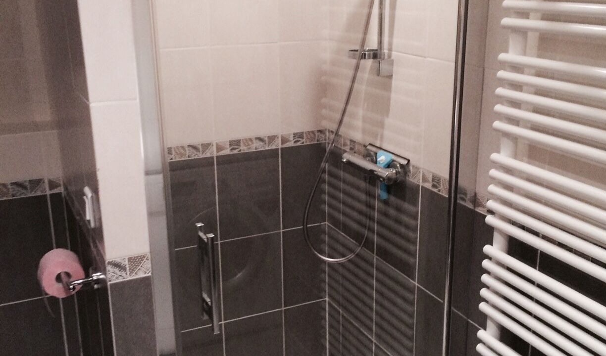 Photo of Bathroom in Ladoix-Serrigny