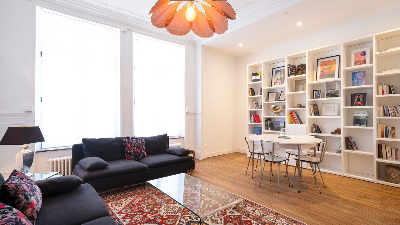 Photo of Livingroom in Poincare - Foch - Anatole France - Croix de Bourgogne