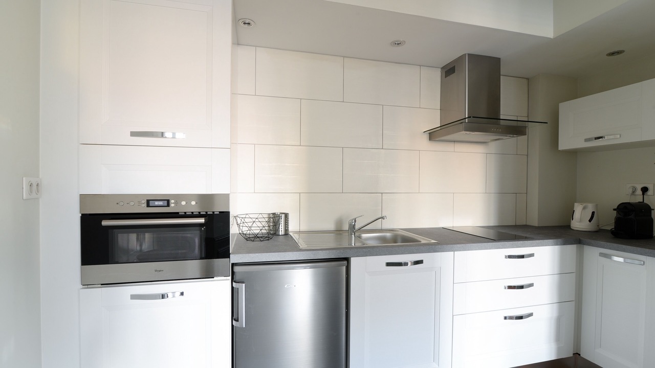 Photo of Kitchen in Saint Nicolas - Charles III - Ville vieille - Trois Maisons - Leopold