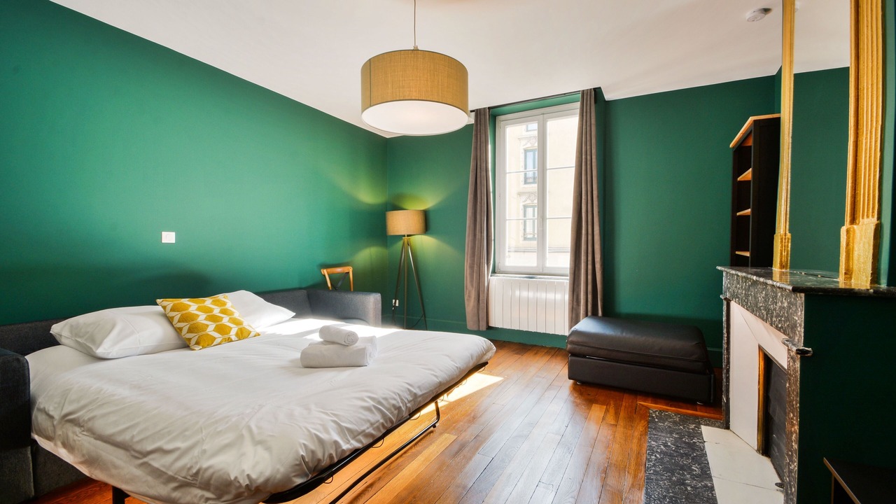 Photo of Bedroom in Poincare - Foch - Anatole France - Croix de Bourgogne
