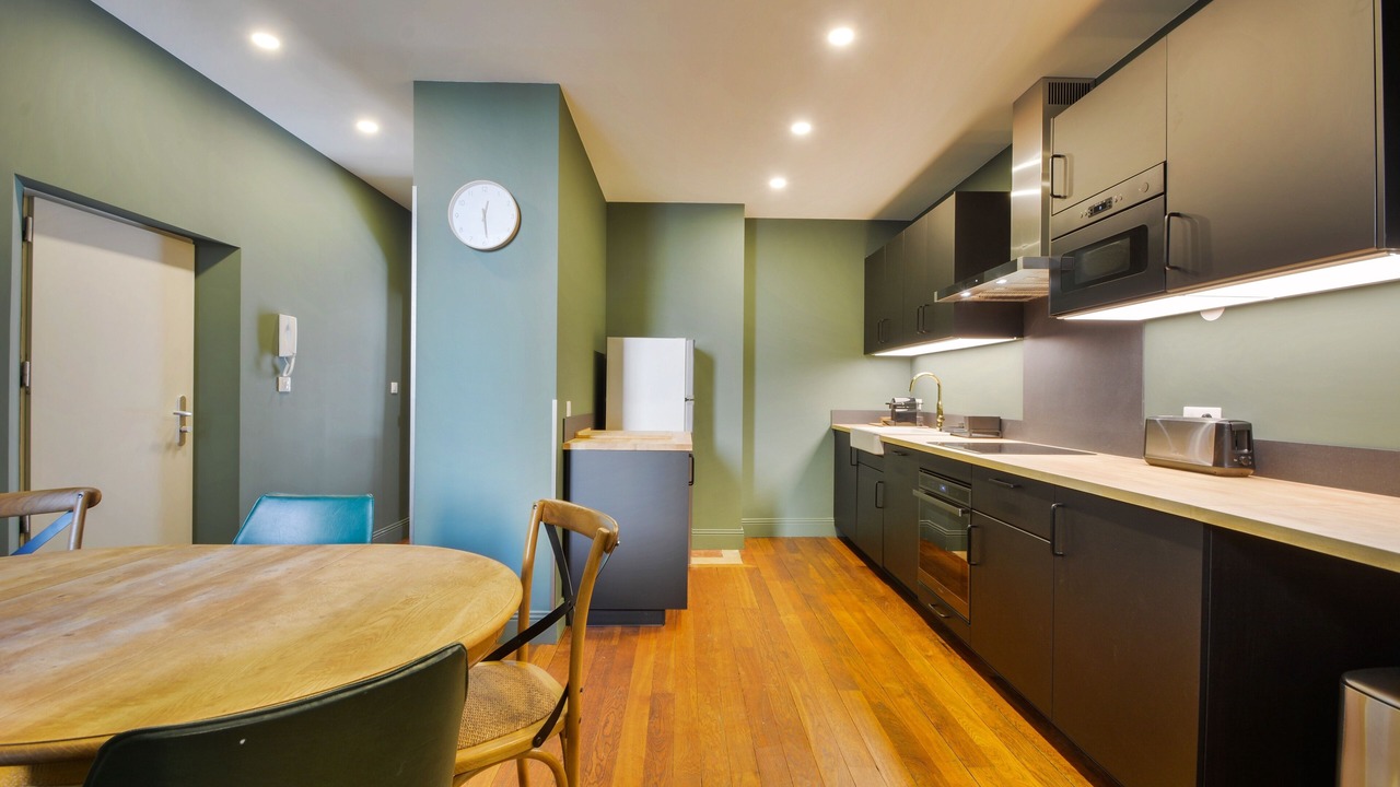 Photo of Kitchen in Poincare - Foch - Anatole France - Croix de Bourgogne