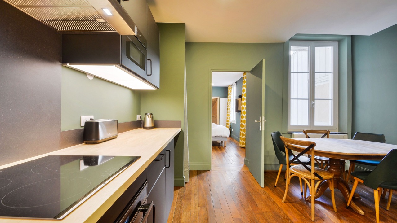 Photo of Kitchen in Poincare - Foch - Anatole France - Croix de Bourgogne