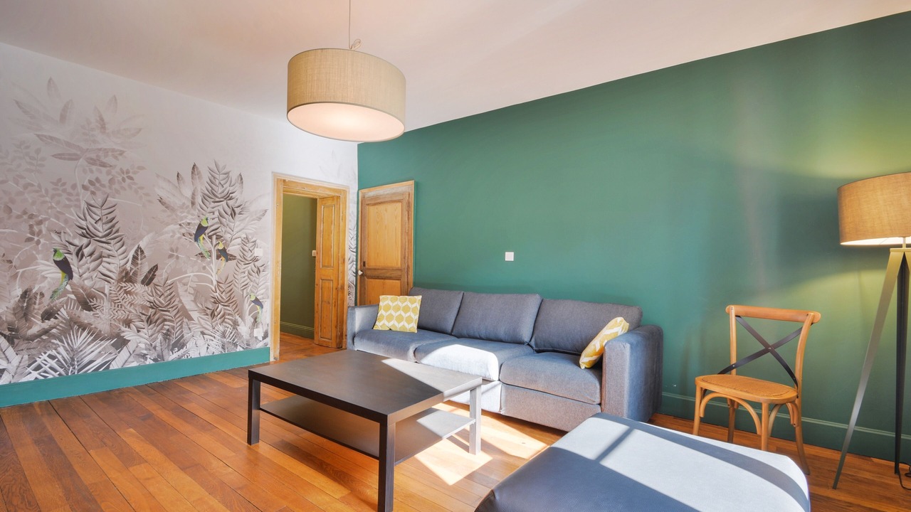 Photo of Livingroom in Poincare - Foch - Anatole France - Croix de Bourgogne