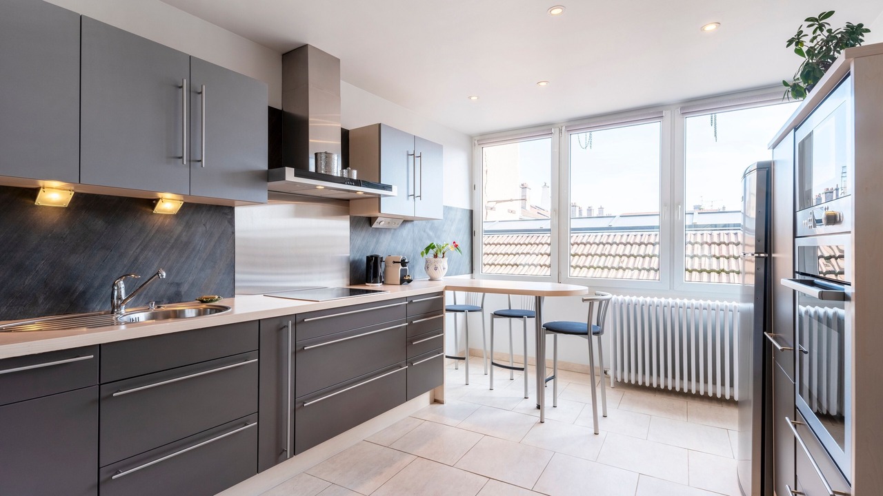 Photo of Kitchen in Saint Nicolas - Charles III - Ville vieille - Trois Maisons - Leopold