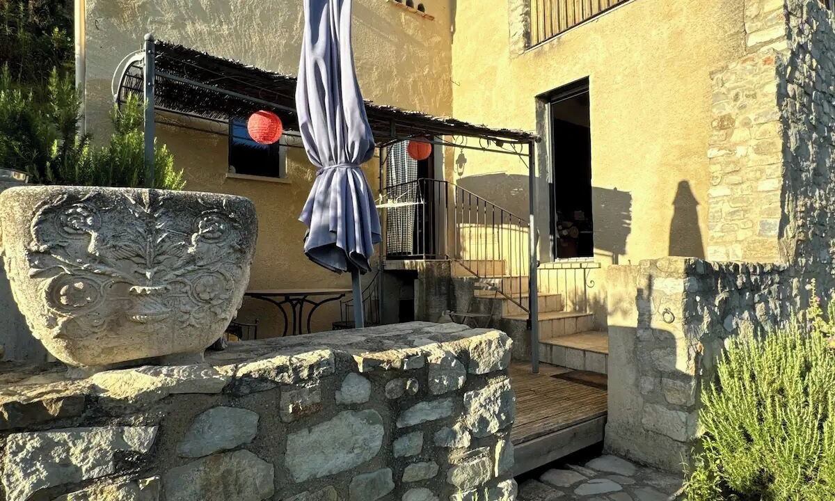 Photo of Patio Balcony in Mirabel-et-Blacons
