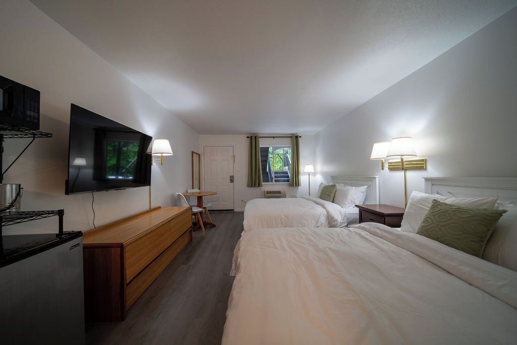 Photo of Bedroom in Eureka Springs Historic District