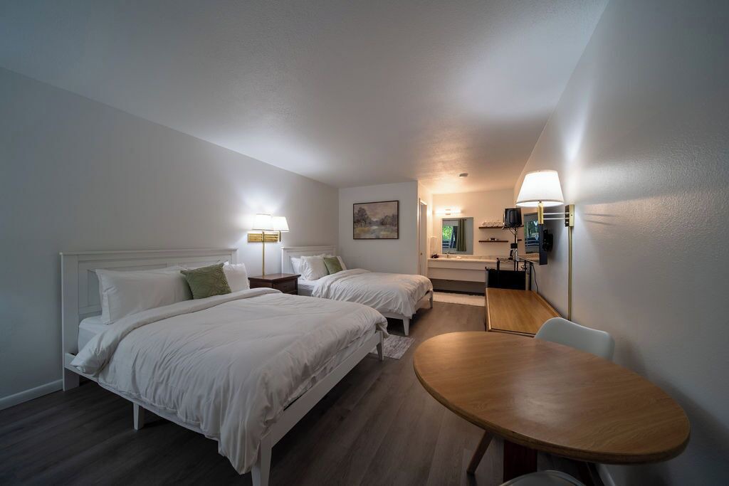 Photo of Bedroom in Eureka Springs Historic District