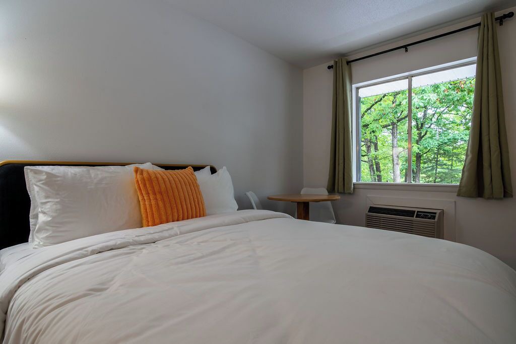 Photo of Bedroom in Eureka Springs Historic District