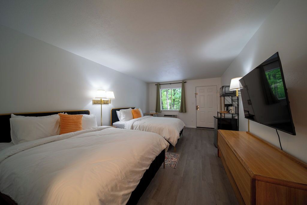 Photo of Bedroom in Eureka Springs Historic District