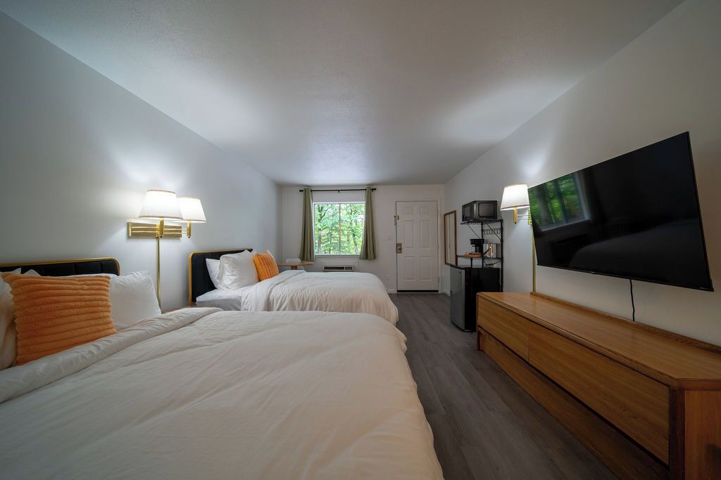 Photo of Bedroom in Eureka Springs Historic District