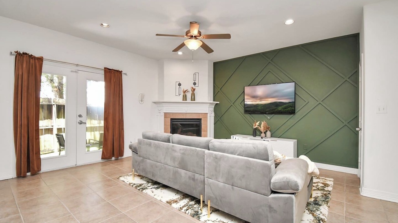 Photo of Livingroom in Northside