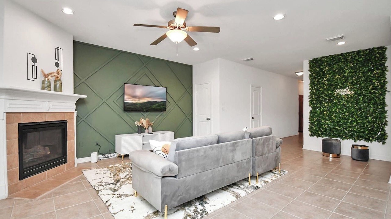 Photo of Livingroom in Northside