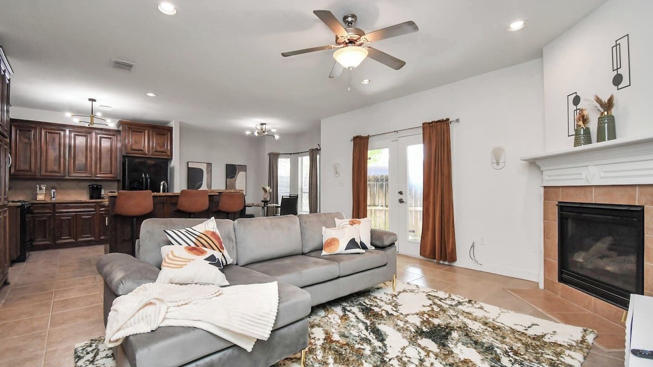 Photo of Livingroom in Northside
