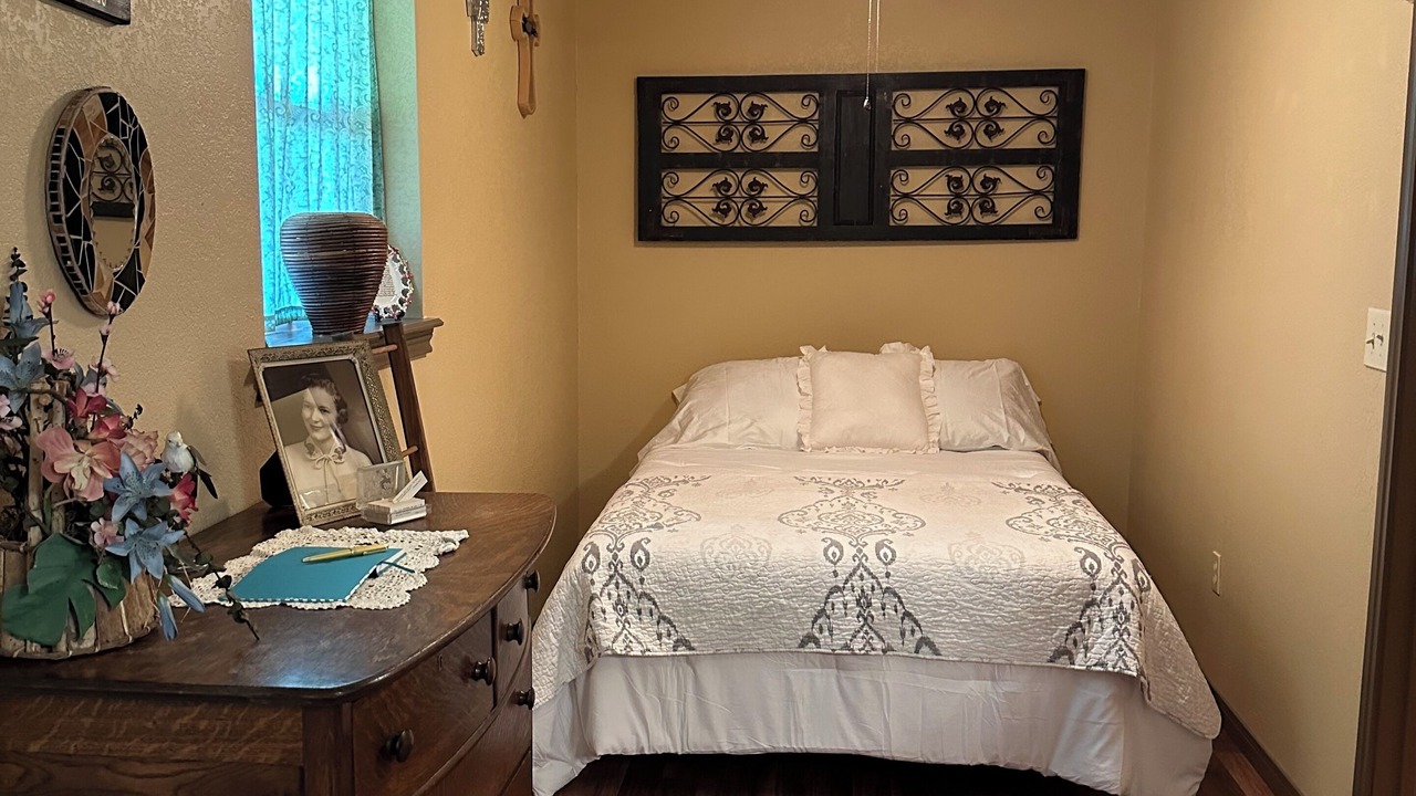 Photo of Bedroom in Glen Rose