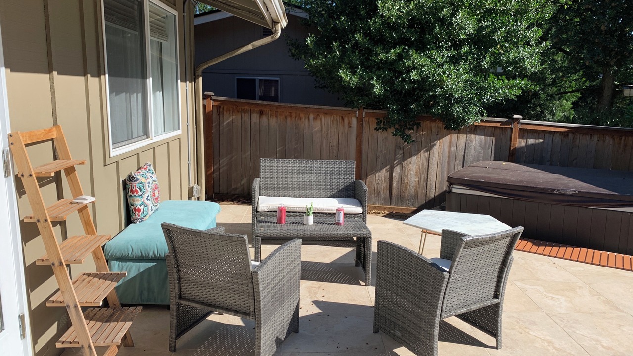 Photo of Patio Balcony in Inglewood-Finn Hill