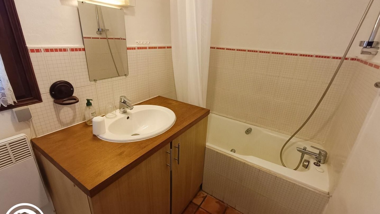 Photo of Bathroom in Mayrac