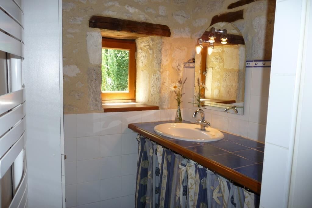 Photo of Bathroom in Castelnau-Montratier-Sainte-Alauzie