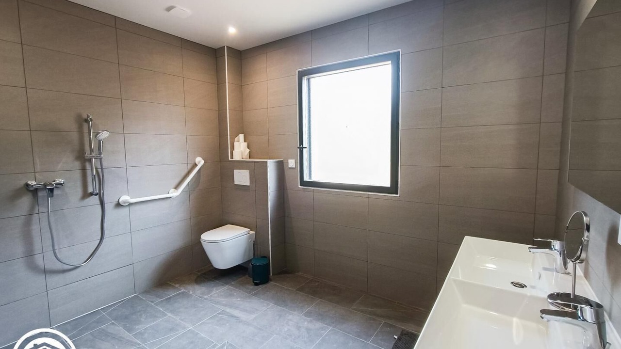 Photo of Bathroom in Tour-de-Faure