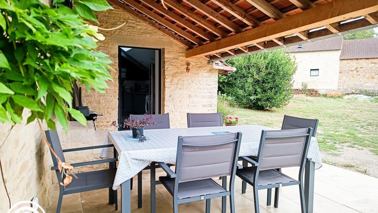 Photo of Outdoor in Thedirac