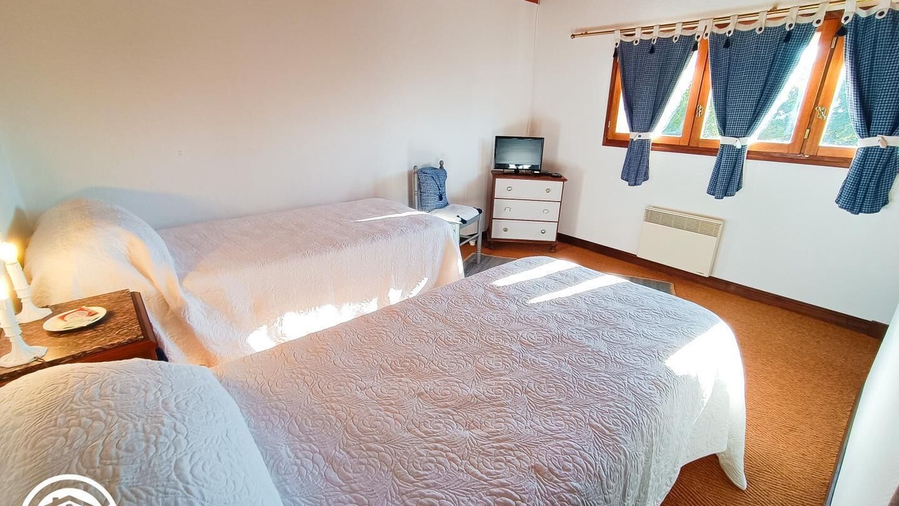 Photo of Bedroom in Trespoux-Rassiels
