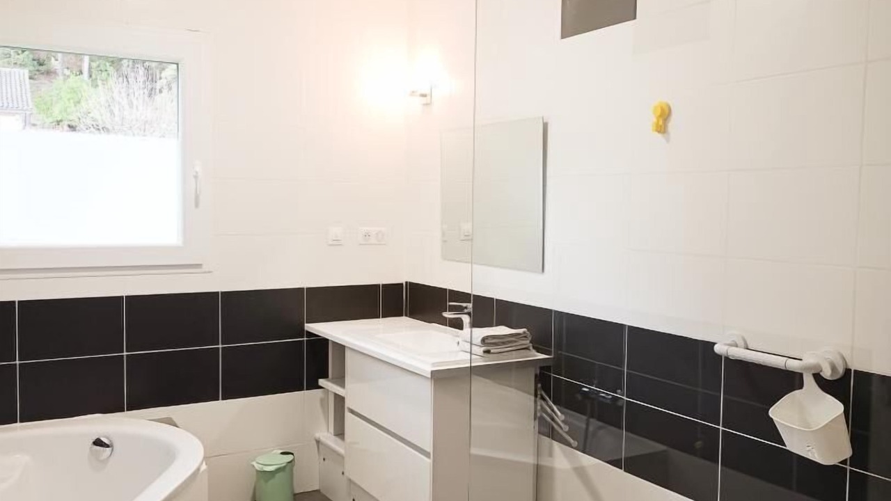 Photo of Bathroom in Cahors