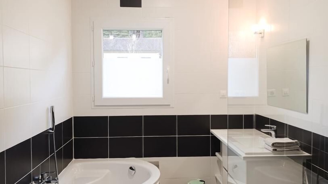 Photo of Bathroom in Cahors
