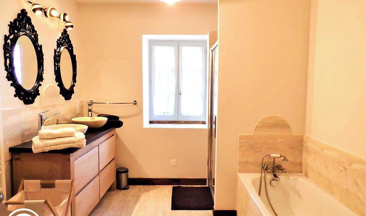 Photo of Bathroom in Concores