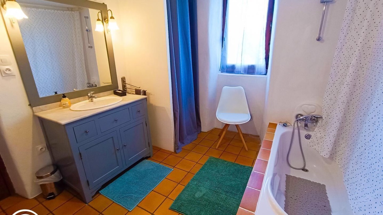 Photo of Bathroom in Grealou