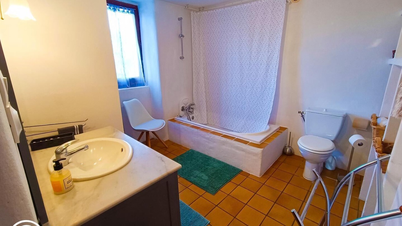 Photo of Bathroom in Grealou