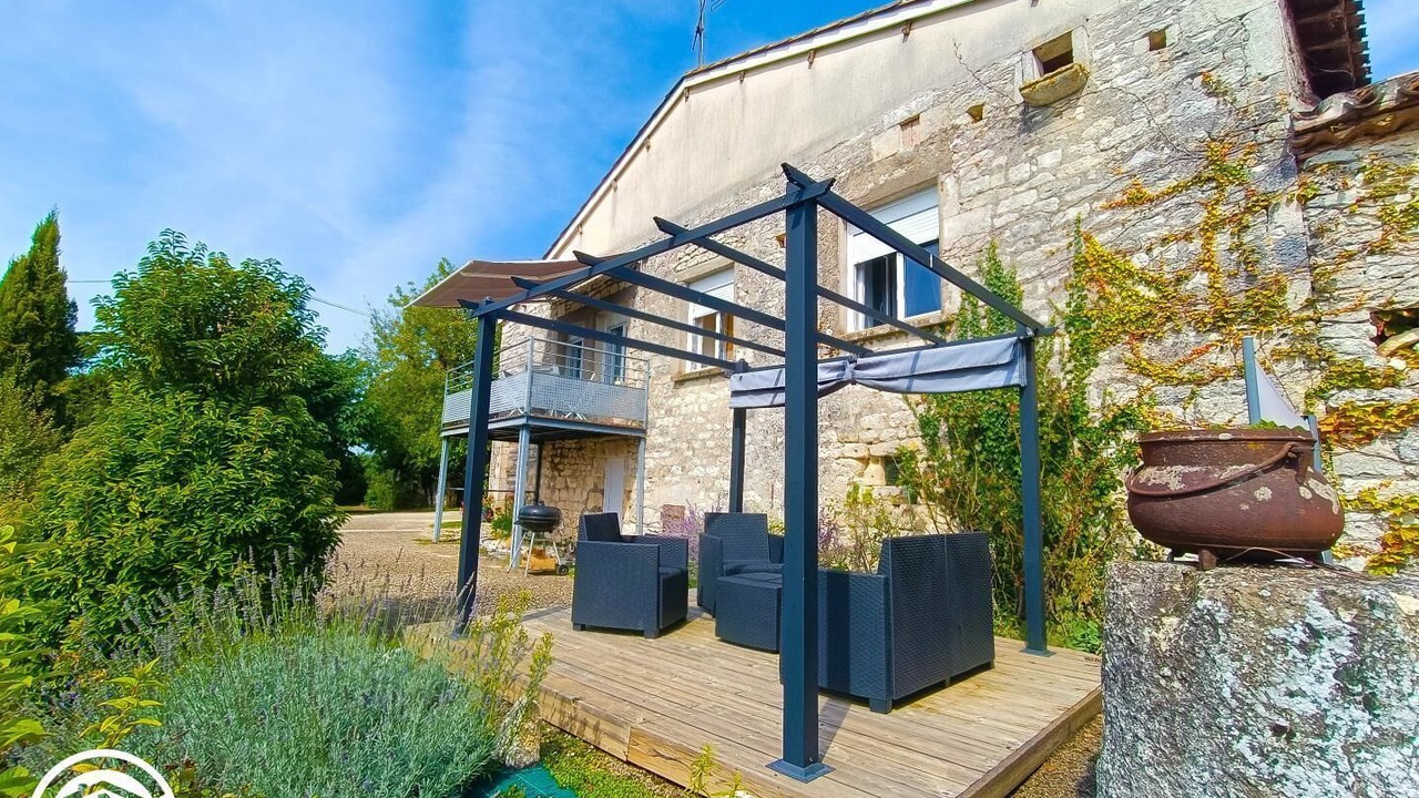 Photo of Patio Balcony in Saux