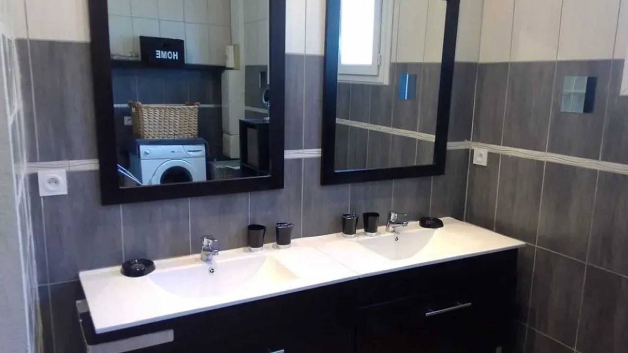 Photo of Bathroom in Largentiere
