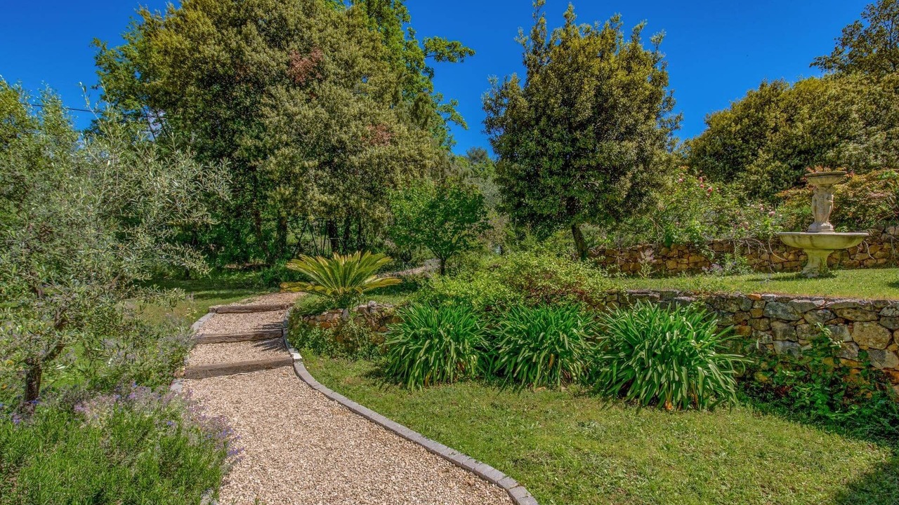 Photo of Others in Cabris