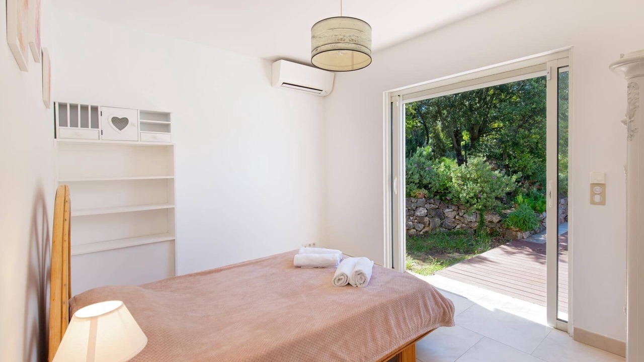 Photo of Others in Cabris