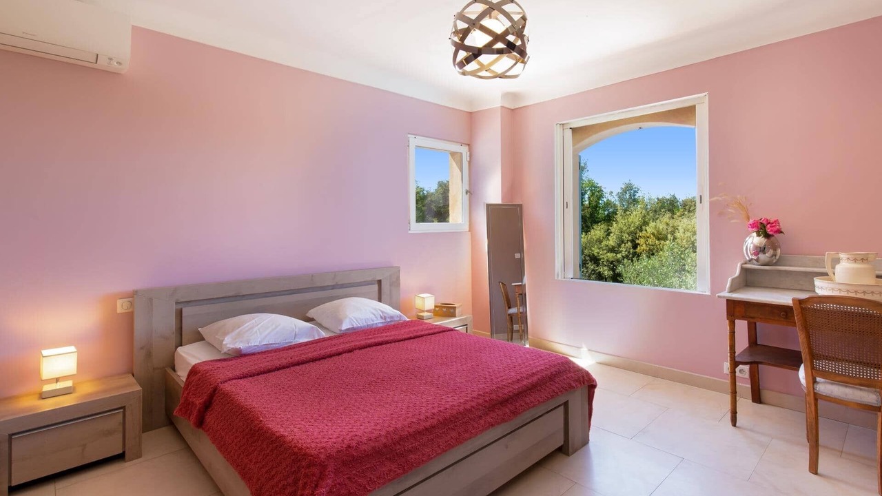 Photo of Others in Cabris