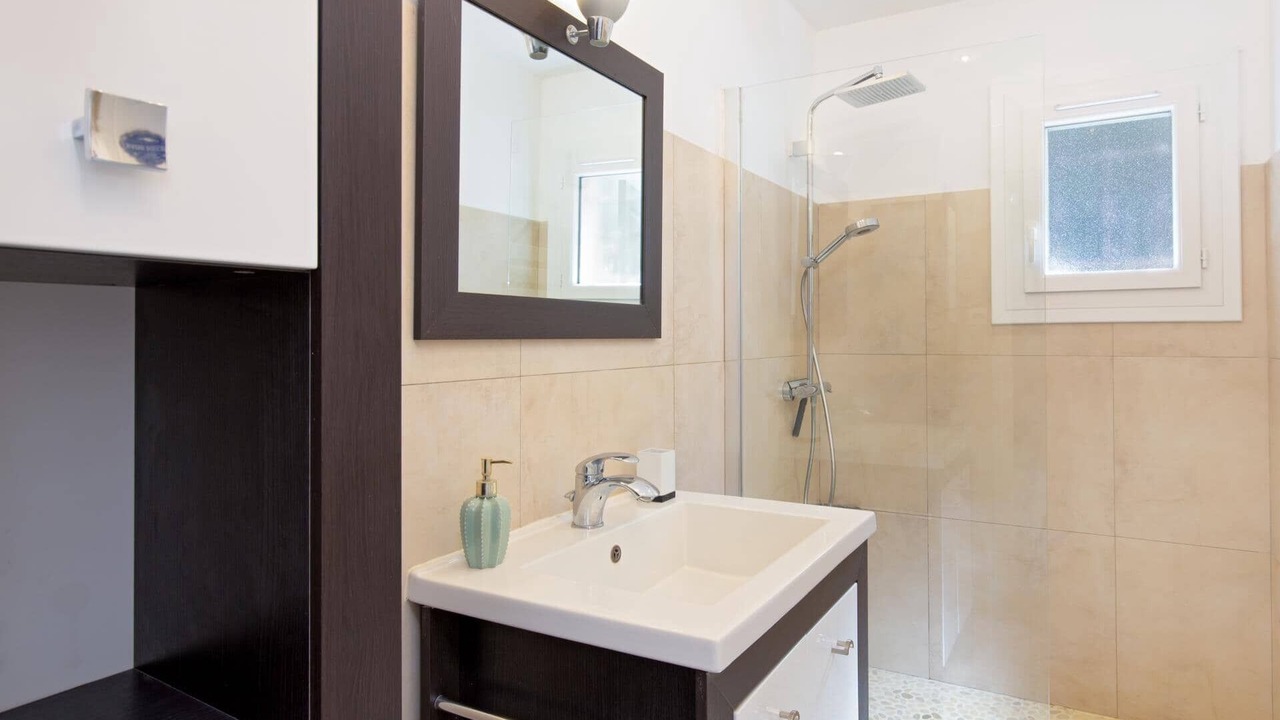 Photo of Others in Cabris