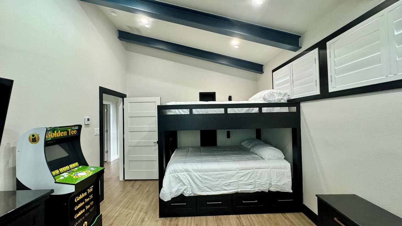 Photo of Bedroom in Tool