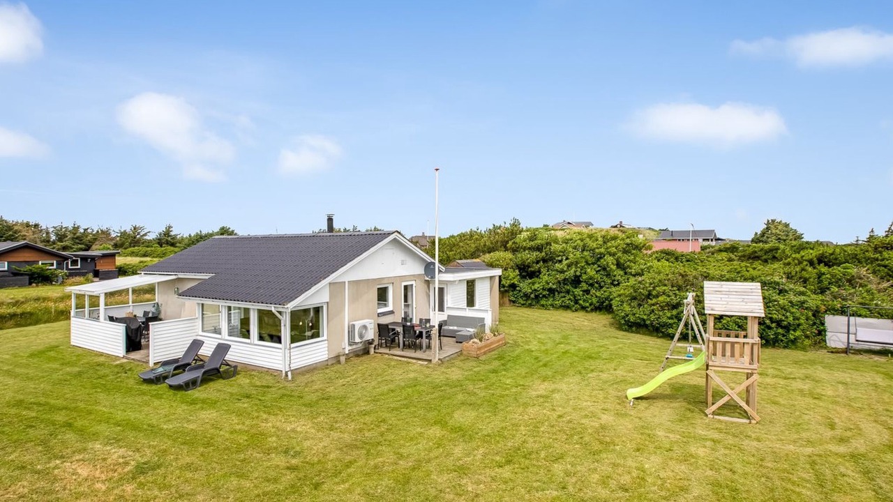 Photo of Others in Houvig Strand