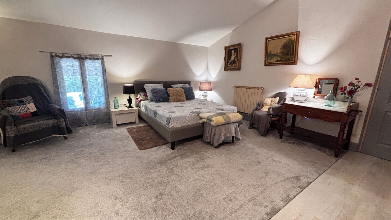 Photo of Bedroom in Romenay