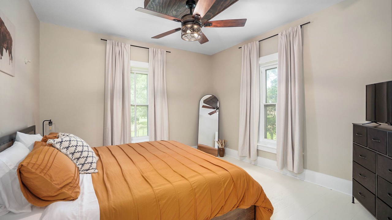 Photo of Bedroom in Lawrence