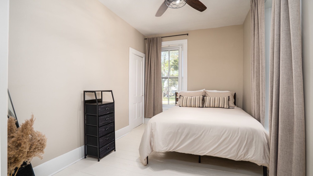 Photo of Bedroom in Lawrence