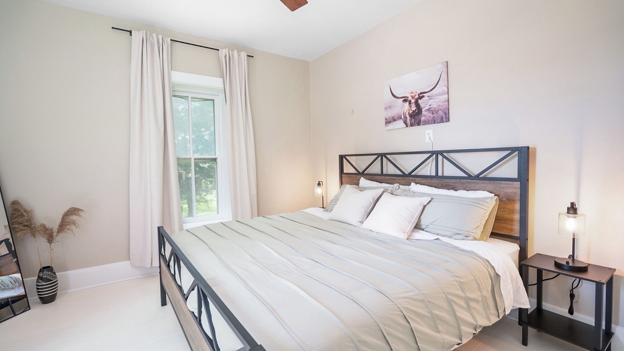 Photo of Bedroom in Lawrence