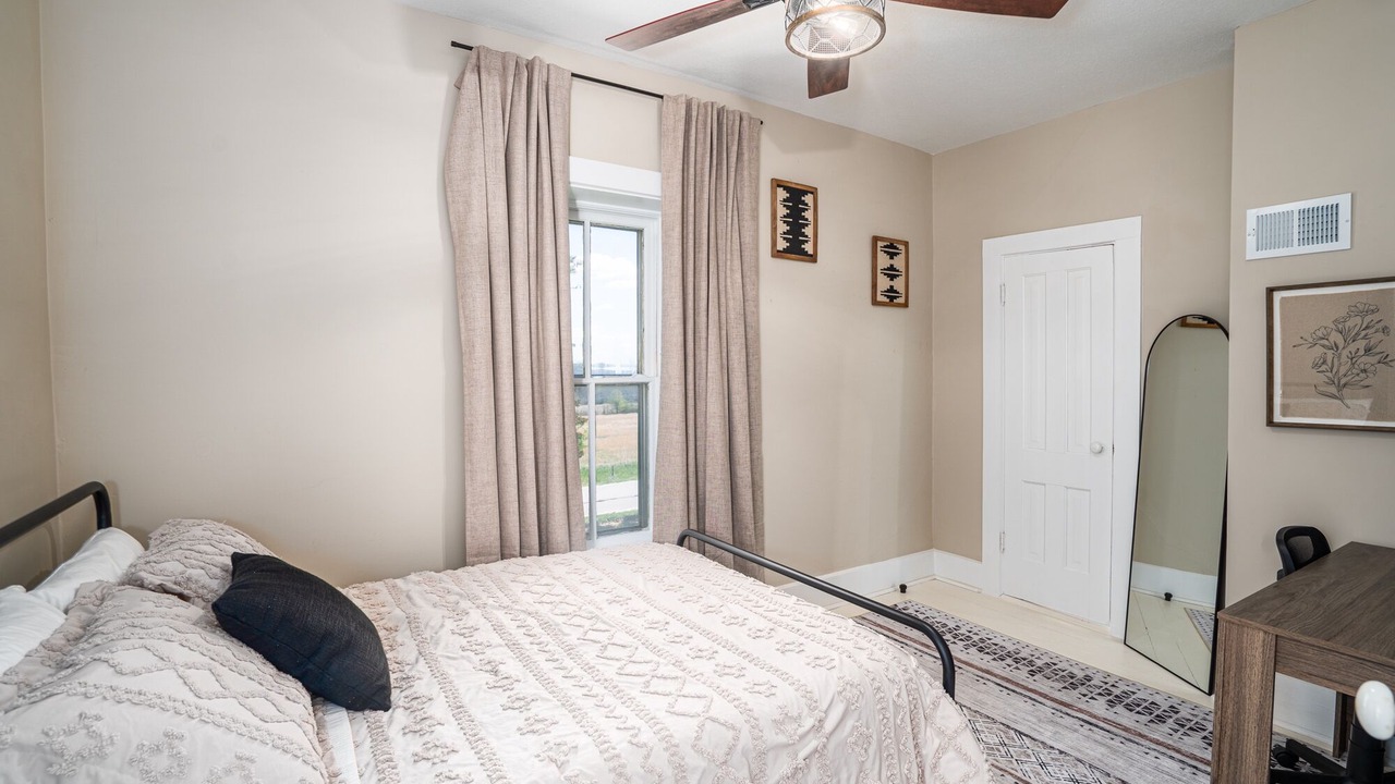 Photo of Bedroom in Lawrence