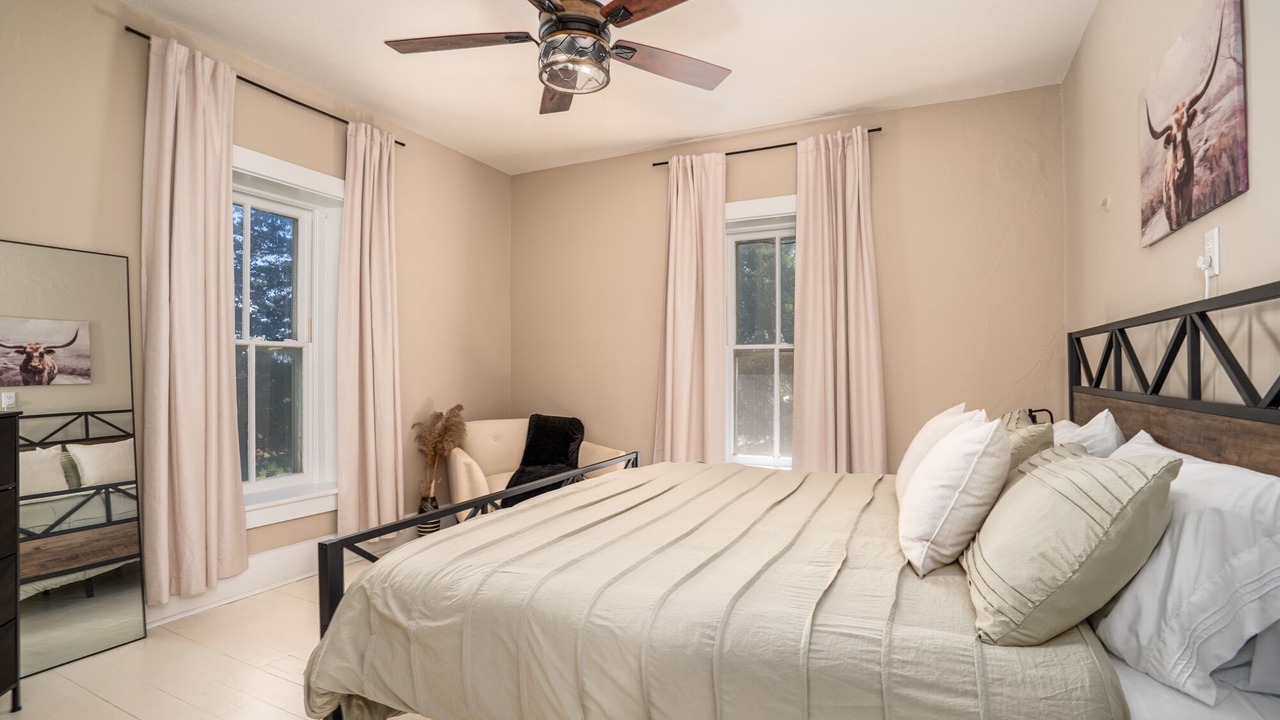 Photo of Bedroom in Lawrence