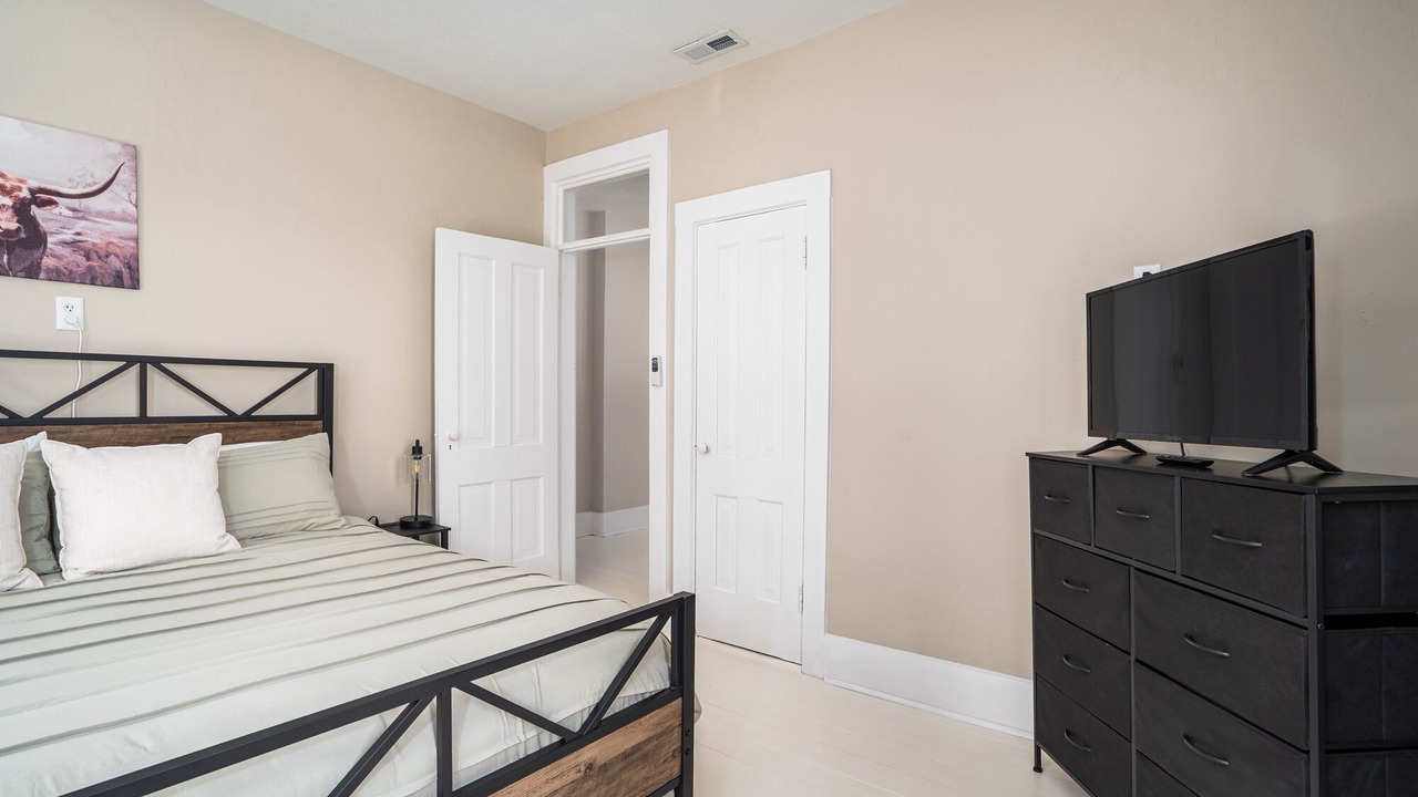 Photo of Bedroom in Lawrence