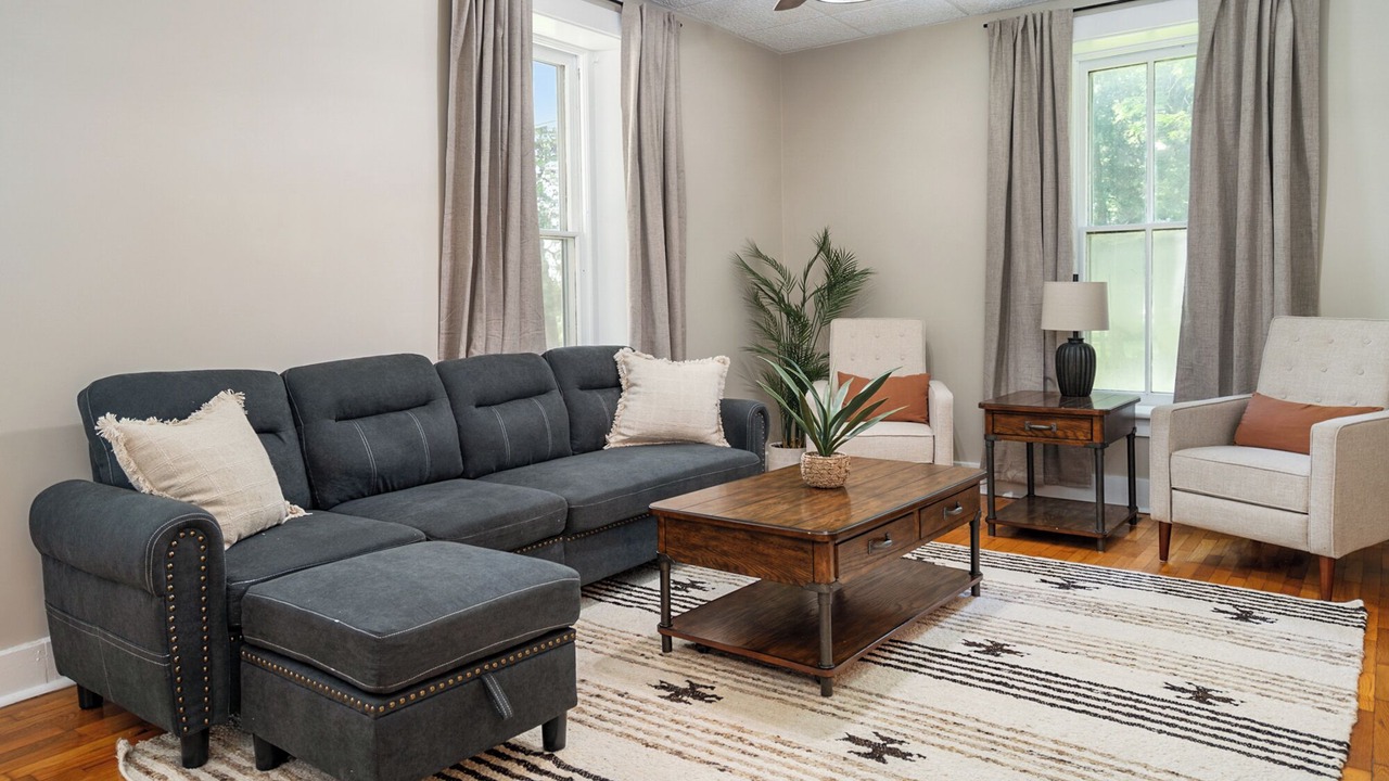 Photo of Livingroom in Lawrence