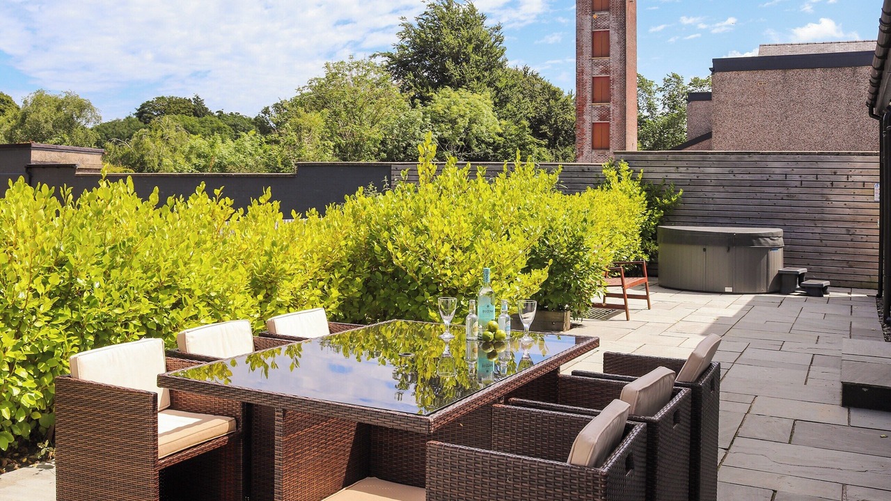 Photo of Others in Bont Newydd