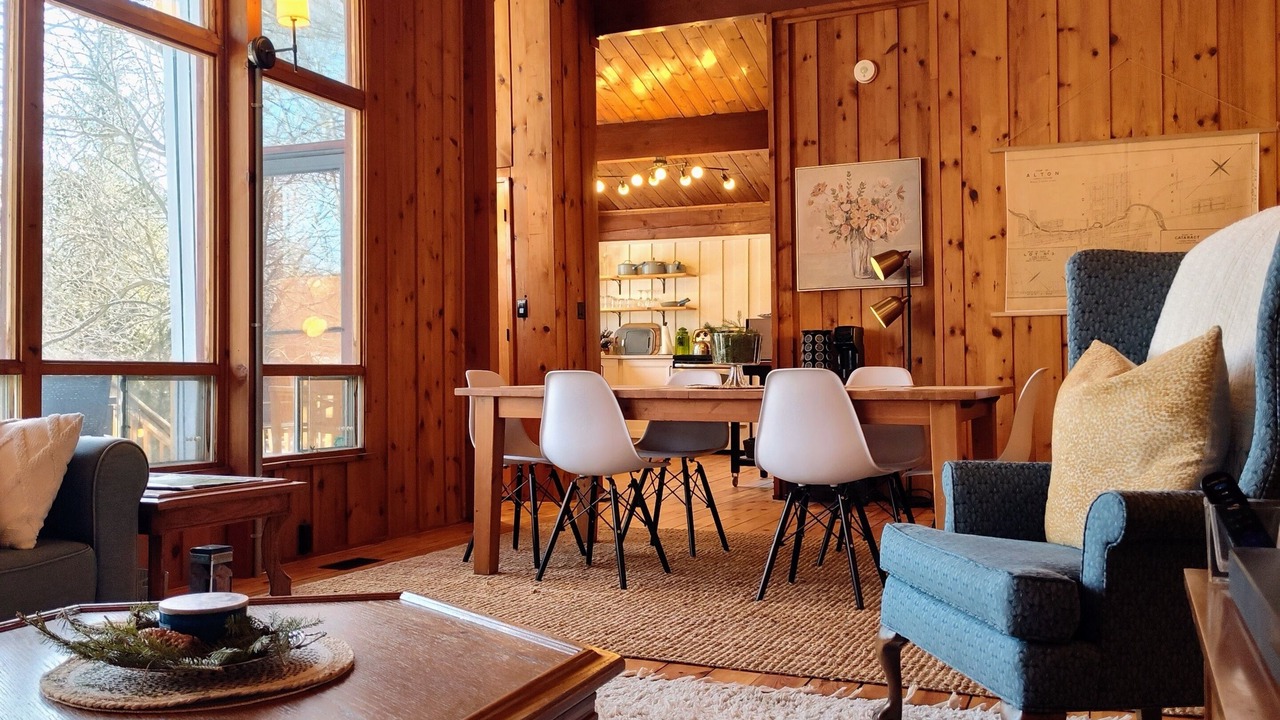 Photo of Livingroom in Alton