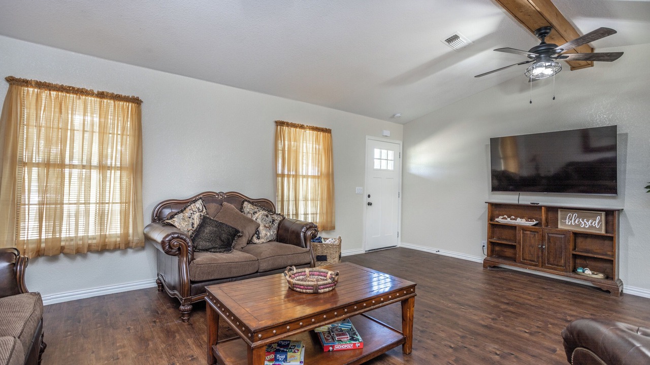 Photo of Livingroom in Thackerville